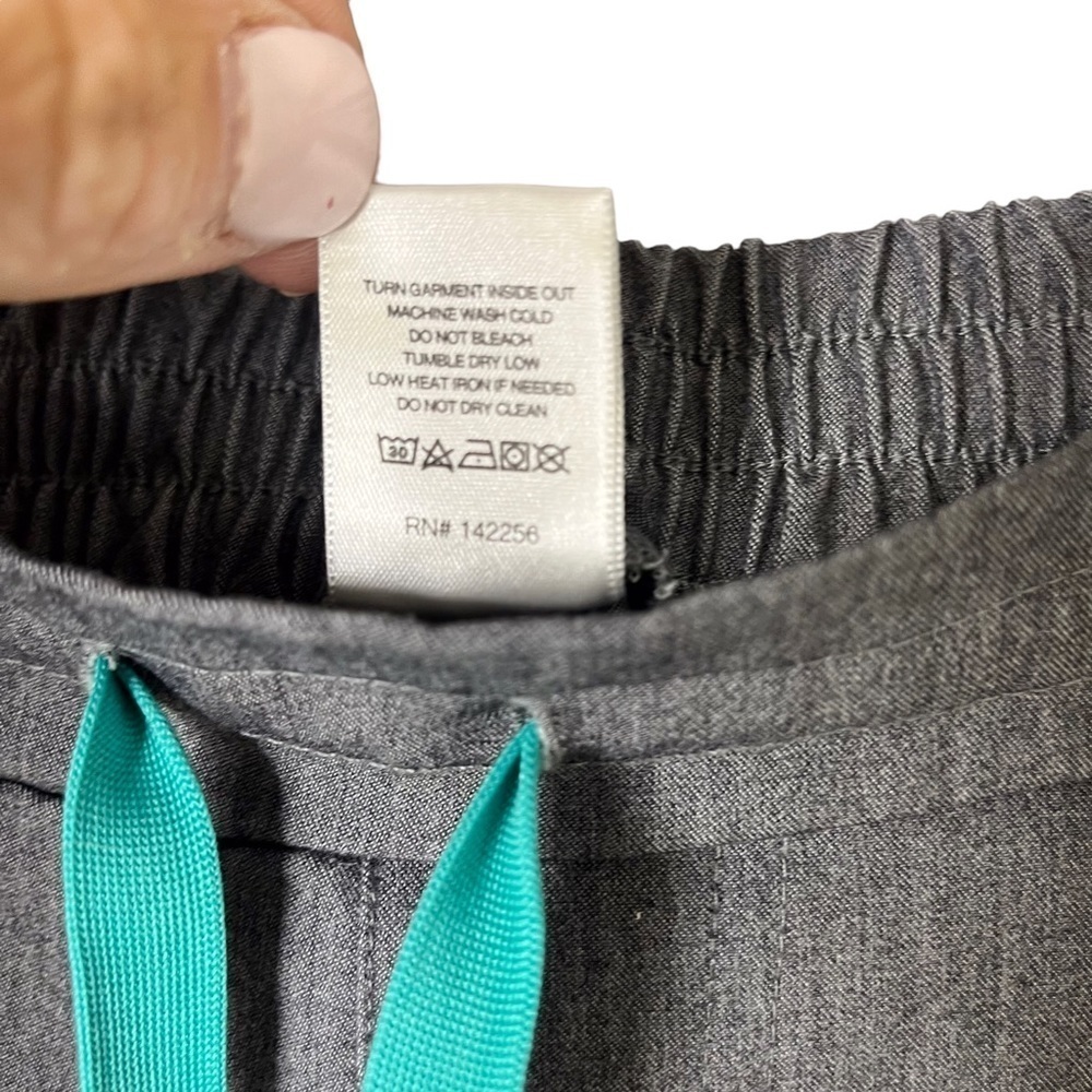 Figs Yola Skinny Scrub Pants Gray Graphite Size XS Cargo Pocket Nurse Medical - Picture 7 of 8